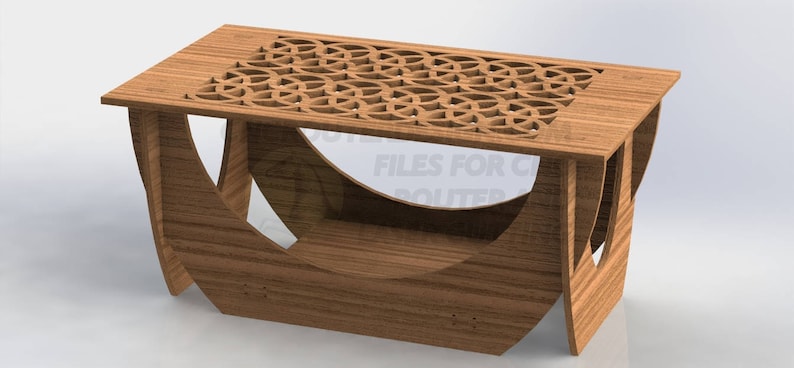 Pu&ograve; includere: Un tavolino da caff&egrave; in legno con un design traforato decorativo sul piano. Il tavolo ha un piano rettangolare e gambe curve ed &egrave; realizzato in legno marrone chiaro. Le dimensioni del tavolo sono di circa 102 cm di lunghezza, 51 cm di larghezza e 46 cm di altezza.