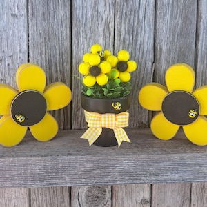 Bee Decor Wood Daisy Flower & Flower Pot Tiered Tray Accent – Summer, Kitchen, Spring Shelf Sitter, Cute Rustic Home Decoration