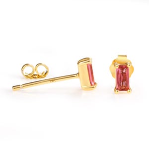 Pendientes Pia de oro macizo de 14 quilates con rubíes rojos, pequeños pendientes minimalistas de cristal, pendientes de oro rosa, regalo para el Día de la Madre, regalo de Navidad.