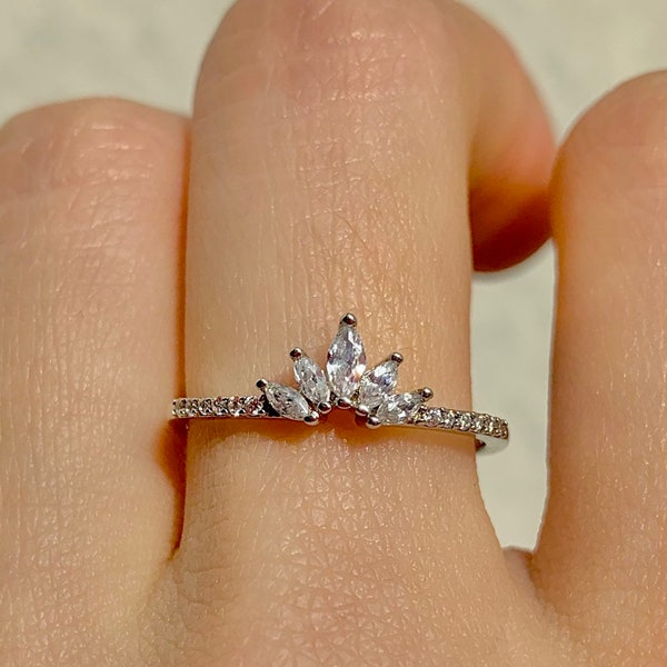 Bague Jill Dainty Bagues en argent sterling pour femme Bague de fiançailles Bague empilable Bague en cristal Bague tendance cadeau de demoiselle d'honneur minimaliste mince