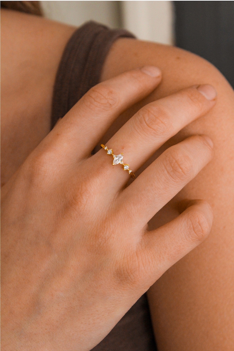 Ava Anillo de cristal Anillos de plata para mujeres Anillo de oro rosa Piedra preciosa 14K Anillo de oro sólido Regalo Anillo delicado Declaración Anillo Joyería de oro minimalista imagen 1