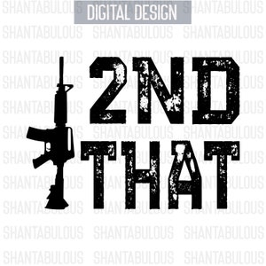 Op de afbeelding: Zwart-wit grafisch ontwerp met een verweerde, vintage uitstraling. Het ontwerp bevat een silhouet van een geweer en de tekst "2ND THAT".