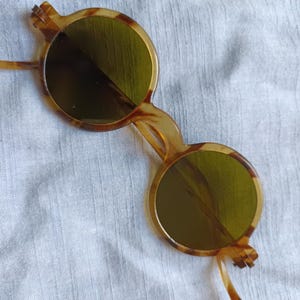 Vintage 1950s Acetate tortoiseshell round frame half tint sunglasses shades