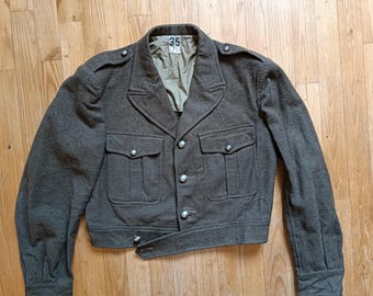1940年代のヴィンテージスタイルのレプリカアイクジャケットまたは