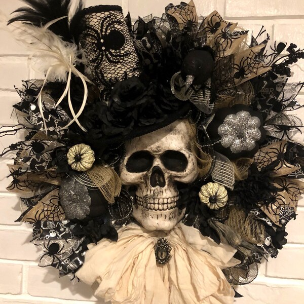 Skeleton Wreath, Skull Wreath, Halloween Wreath, Rag Bow, Spooky Wreath, Scary Wreath, Deco Mesh,