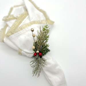 Christmas Gold and Red Napkin Rings, Napkin Rings for Holiday Dinner. Modern Farmhouse Holiday Dinner Table Decorations