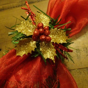 Red Napkin Ring | Gold Leaf Christmas Napkin Rings | Holiday Napkin Holders | Christmas Dinner Decor | Christmas Napkin Holder