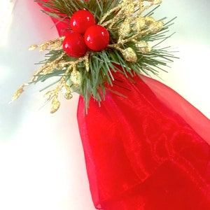 Red Napkin Ring | Gold Leaf Christmas Napkin Rings | Holiday Napkin Holders | Christmas Dinner Decor | Christmas Napkin Holder