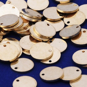 50 pezzi rotondi in ottone per timbratura dischi grezzi etichette, timbri grezzi personalizzati con foro, tibetara®, 3/8"（10 mm）-10023800
