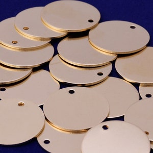 7/8" (22 mm) tibetara® mässingsrunda stansämnen med 1,5 mm hål, 18 Gauges, 22 mm skivform, runda cirkelämnen, 20 st/parti-10166550