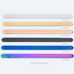 Puede incluir: Seis tiras de metal en diferentes colores: plata, oro, oro rosa, negro, azul e iridiscente. Cada tira mide 9 mm por 152 mm (3/8 pulgada por 6 pulgadas).