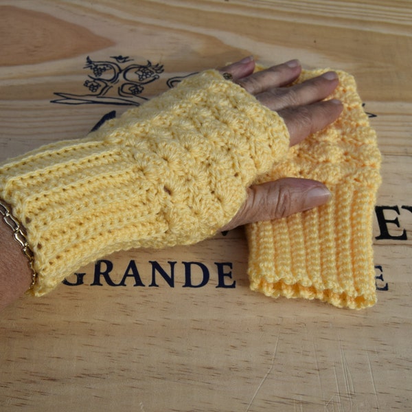 Usefull gif, Fingerless Gloves for women, Crochet hand warmers, Crochet mittens, Soft Wrist Warmers, Yellow Soft Mittens