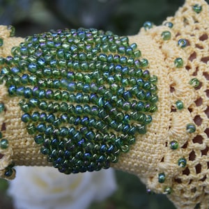 Pulsera de puño amarilla, regalo de San Valentín, pulsera de ganchillo, pulsera de ganchillo con cuentas, pulsera de puño, pulsera de puño boho, joyería de ganchillo