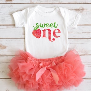 Sweet One Birthday Outfit, 1st Birthday Girl Shirt, Strawberry Birthday, Berry First Birthday Tee, Strawberry Bodysuit, Smash Cake Outfit