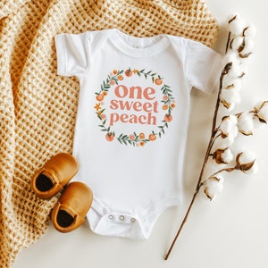 Body 1er anniversaire One Sweet Pêche - Tenue d&#39;anniversaire pour fille
