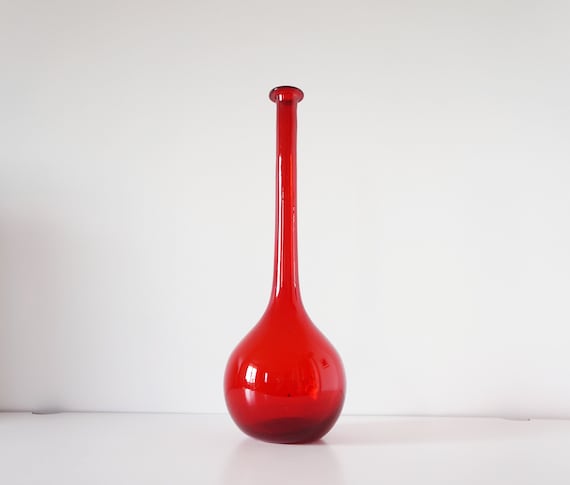 Vintage Italian glassware, bottle or carafe in red blown glass EMPOLI