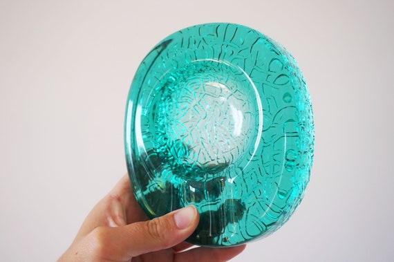 Turquoise annealed glass pocket empty