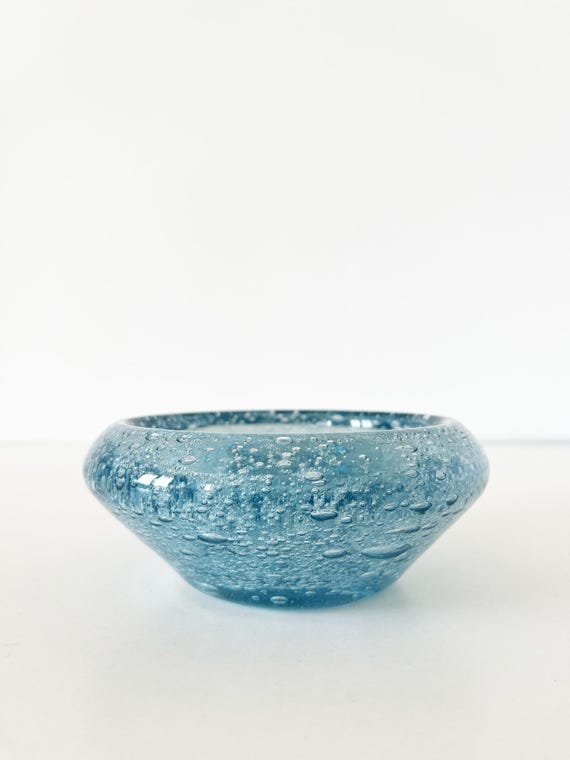 Cendrier en verre bullé bleu ciel BIOT 1960