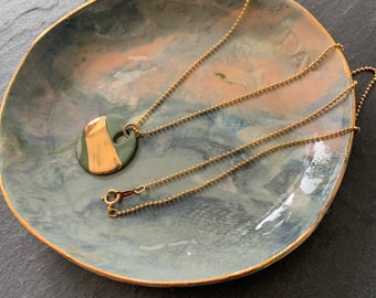 Green Porcelain & Gold Round Pendant Necklace