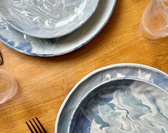 Elegant 7-Piece Blue and White Porcelain Dinnerware Set for Contemporary Dining.