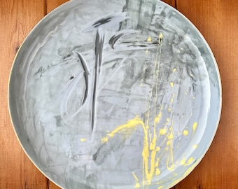 Modern Decorative Porcelain Plate - Contemporary Art Piece for Stylish Interiors