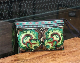 Green Purse Clutch With Embroidered Fabric