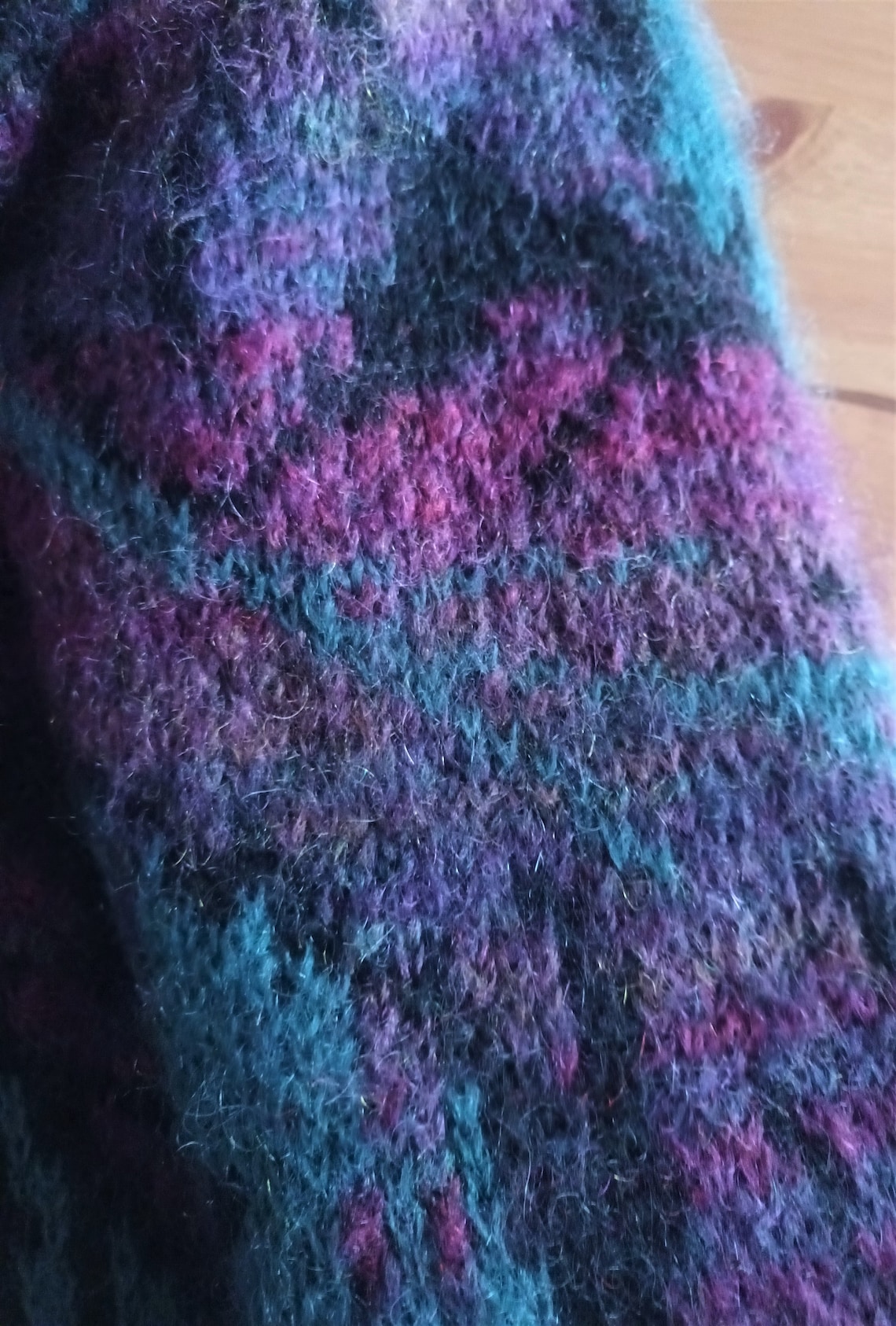 Vintage Women Mohair Wool Cardigan Size M Purple Green Black Fluffy Knit Mohair Wool Jacket Blazer Buttons Winter Mohair Sweater Pullover, foto 4 di 5