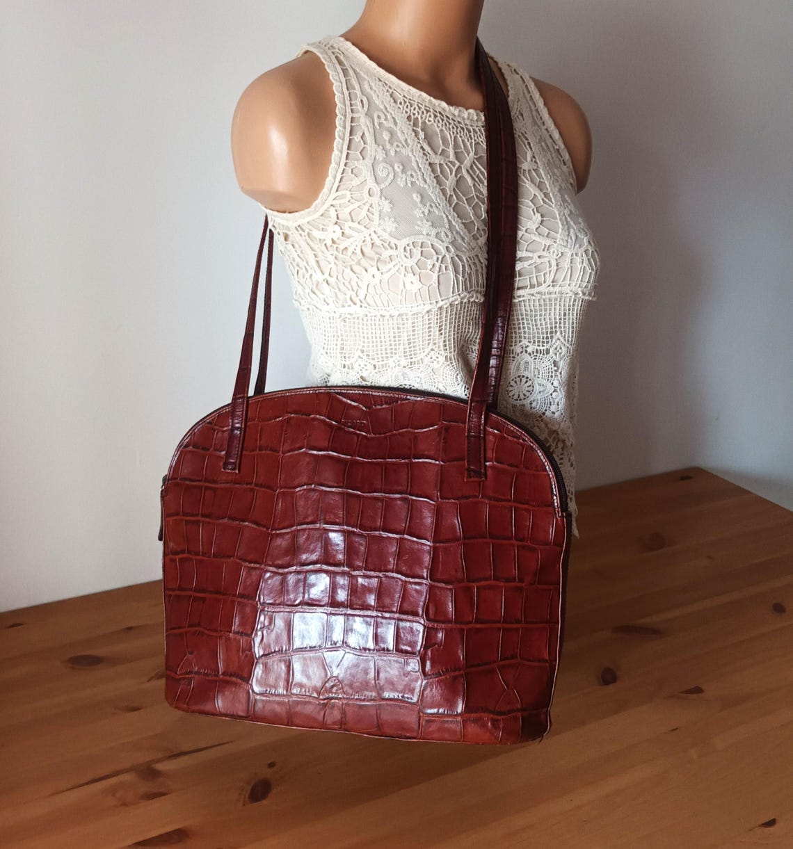 Vintage Womens Red Brown Leather Bowler Bag Chestnut Brown Handbag Leather Croc Effect Bag Bowling Brown Croc Made in Germany Shoulder Bag, foto 2 di 5