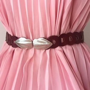 Vintage Women&#39;s Burgundy Leather Belt Size XS/S Genuine Leather Burgundy Waist Belt Silver Tone Leaf Buckle Belt Dress Waist Statement Belt