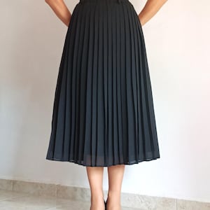 Vintage Womens Black Plisse Midi Skirt Size M Pleated Black Solid Midi Skirt Old School Skirt Y2K Style Mid Calf Length Black Plisse Skirt