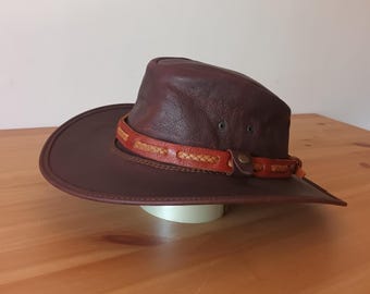 Chapéu de cowboy vintage em couro marrom, tamanho M. Chapéu de couro marrom estilo western australiano feito à mão.