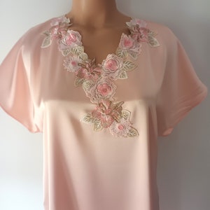 Vintage Women Pink Satin Nightie Size M Peach Pink Beige Floral Embroidery Lace Satin Lingerie Nightwear Bridal Boudoir Cup Sleeve Nightie