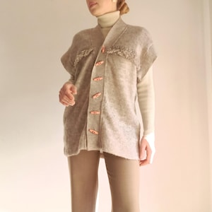 Vintage Womens Beige Wool Knit Buttoned Vest Size L Taupe Beige Knit Fringes Wool Sleeveless Cardigan Bodywarmer Solid Warm Winter Gilet