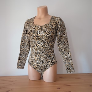Vintage dames bodysuit maat XS luipaard bruin zwart katoen strak stretch druk kruis romper lange mouw dierenprint eendelig basispak