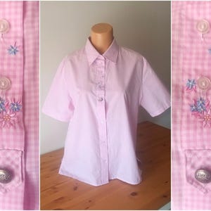 Vintage Women Pink Plaid Dirndl Shirt Size L/44 Trachten Short Sleeve Tyrol Cotton Loden Oktoberfest Bavarian Front Floral Embroidery Shirt