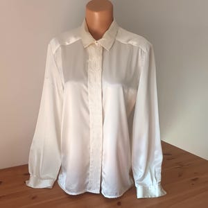 Vintage Women Off White Satin Blouse Size M Ecru Satin Shirt Long Sleeve Buttoned Solid Satin Shine Cream Silky Top Embroidered Front