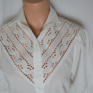 Vintage Women White Eyelet Shirt Size S/36 Eyelet White Dirndl Blouse Puffy Short Sleeves Trachten Cotton Shirt Button Blouse 70's 80's