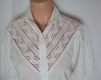 Vintage femme chemise blanche à oeillets taille S/36 chemisier dirndl blanc à oeillets chemise bouffante manches courtes en coton trachten chemisier boutonné des années 70 et 80