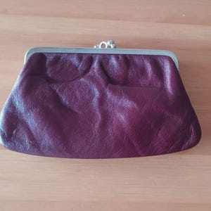 Bolso de cuero burdeos vintage para maquillaje, bolso con cierre de beso, bolso burdeos para cosméticos, regalo para ella, bolso de cuero, bolso de baño, años 60 y 70
