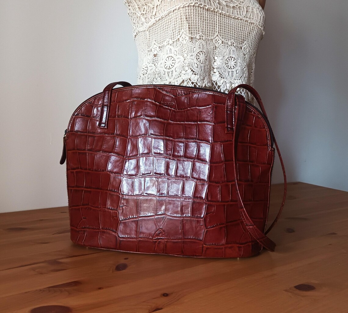 Vintage Womens Red Brown Leather Bowler Bag Chestnut Brown Handbag Leather Croc Effect Bag Bowling Brown Croc Made in Germany Shoulder Bag, foto 1 di 5