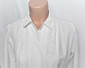 Vintage Women White Eyelet Ruffle Cotton Shirt Size L Puffy Long Sleeve Eyelet Collar Button Blouse Peasant Style Dirndl Trachten Shirt