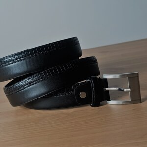 Vintage Herren Schwarz Ledergürtel Echtes Leder Gürtel Größe XXL Schwarz Solide Casual Minimalist Ledergürtel Quadrat Silber Schnalle Einfacher Gürtel