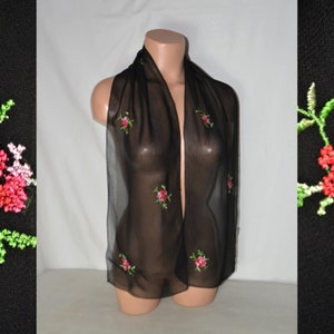 Bufanda transparente negra vintage con flores bordadas, bufanda transparente larga con flores, bufanda negra, roja y verde, bufanda de viscosa ligera transparente