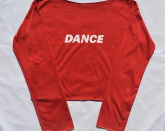 Retro Rotes Crop Top Größe S/M Mädchen Tanz Crop Top Lange Ärmel Rotes kurzes Top Logo ""DANCE"" Mode Kurzes Oberteil Tanzkleidung Outfit Streetwear."