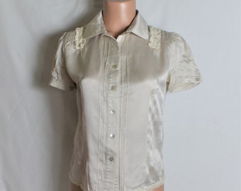 Vintage Women Silk Blouse Size XS Beige Silk Blouse Shirt Solid Print Ecru Lace Details Ruffle Details Collar Tan Button Short Sleeve Top