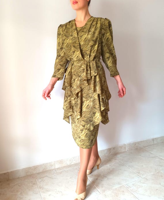 Vintage Women Green Beige Pegged Assymetrical Dress Size M Green Abstract Midi Flounce Dress Green Beige 3/4 Sleeve Puffy Peplum Dress 80's - Etsy Vintage Women Green Beige Pegged Assymetrical Dress Size M Green Abstract Midi Flounce Dress Green Beige 3/4 Sleeve Puffy Peplum Dress 80's - Etsy