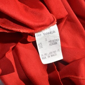 May include: Red fabric label with white text that reads "SO DAN&Ccedil;A", "3", "67% POLIESTER 33% VISCOSE", "59.907.634/001-75", and "MADE IN BRAZIL".