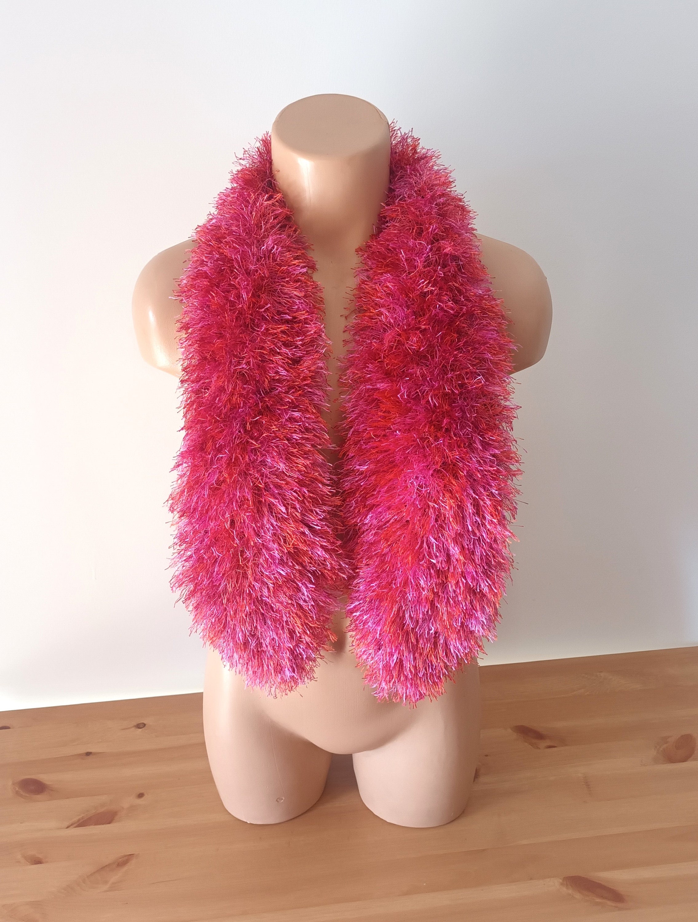 S fuzzy scarf THEREDTHREAD ピンク Cozy Feels Multicolor Fringe Scarf - Pink