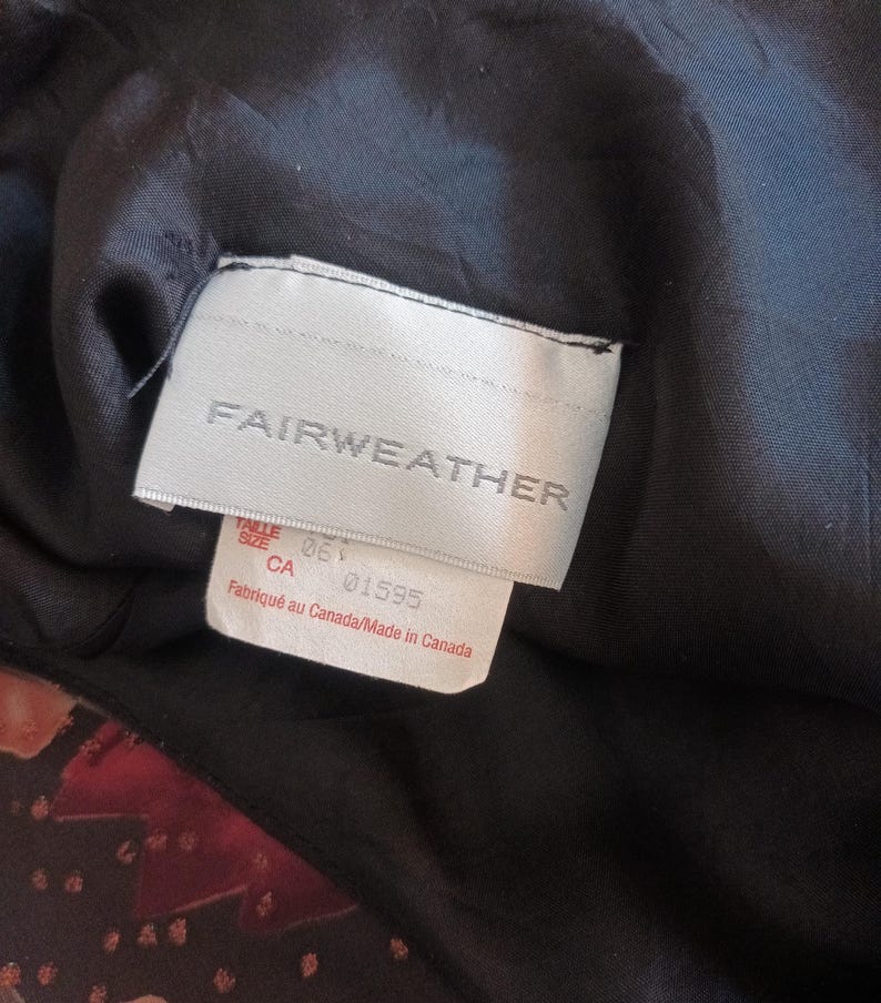 Peut inclure: &Eacute;tiquette blanche avec texte noir qui indique "FAIRWEATHER" et "Taille/Size 06/ CA 01595" et "Fabriqu&eacute; au Canada/Made in Canada".
