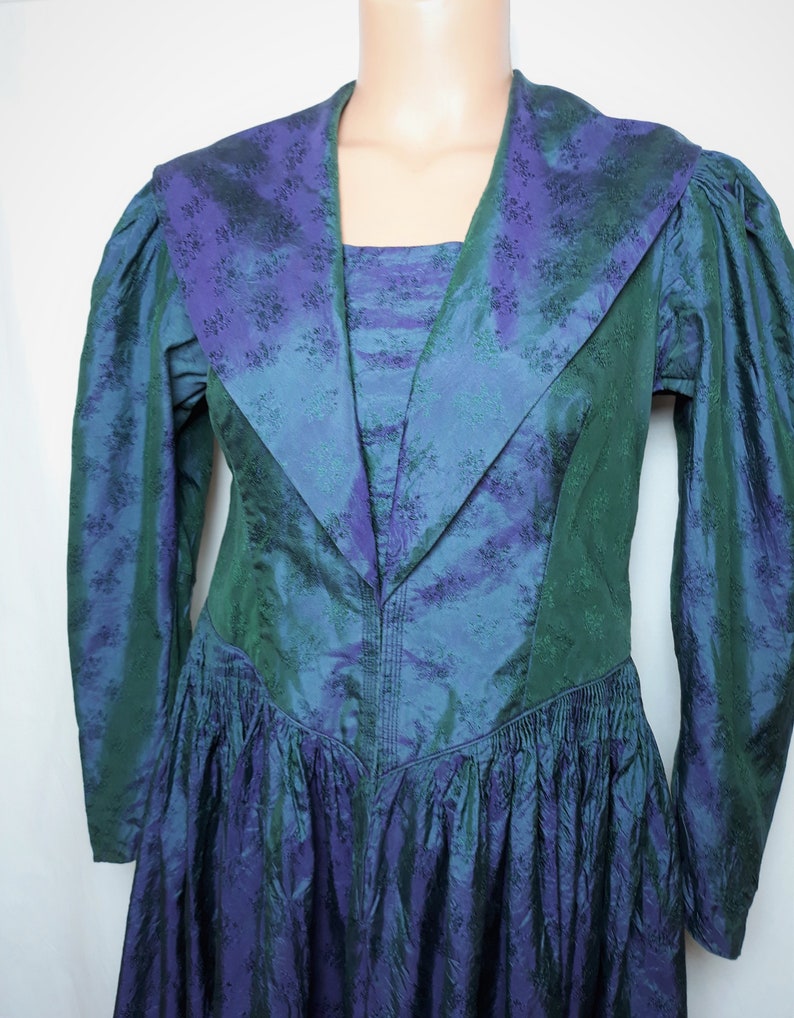 Rare Vintage Women Silk Dirndl Maxi Dress Size S/M Jacquard Green Purple Chameleon Long Dress Long Puffy Sleeve Renaissance Fairytale Dress image 3